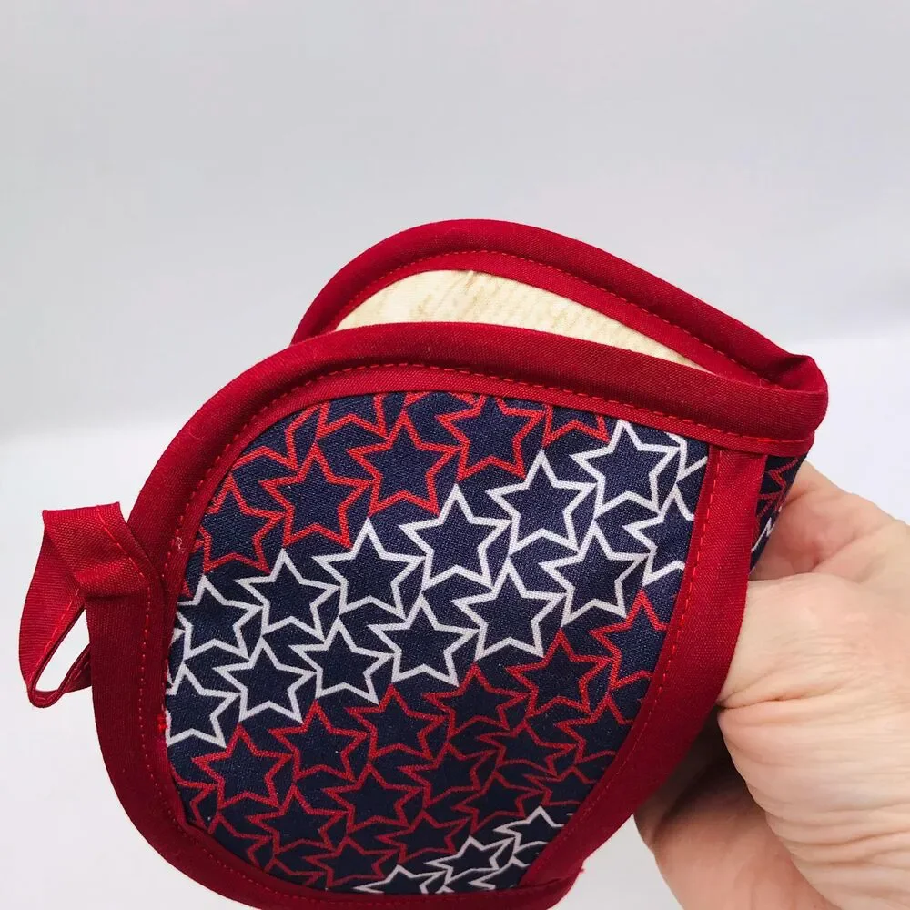 4 Piece Baking Set: 2 Finger Hotpads and 2 Square Potholders, Patriotic Stars